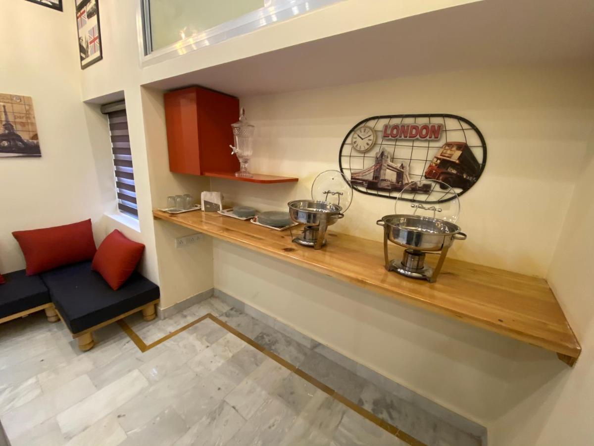 Albergue Backpackers Den Lucknow Exterior foto
