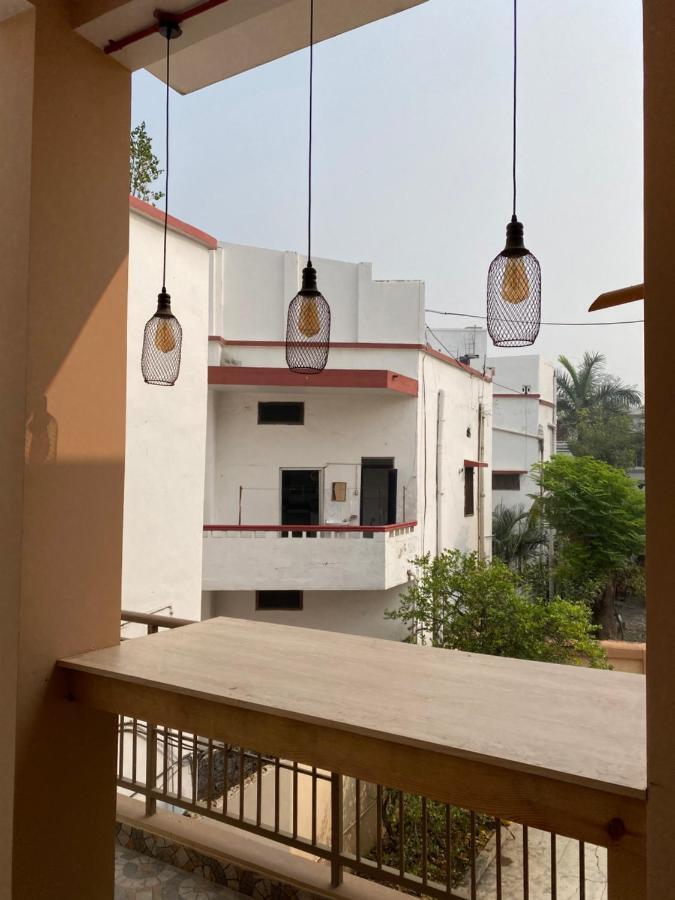 Albergue Backpackers Den Lucknow Exterior foto